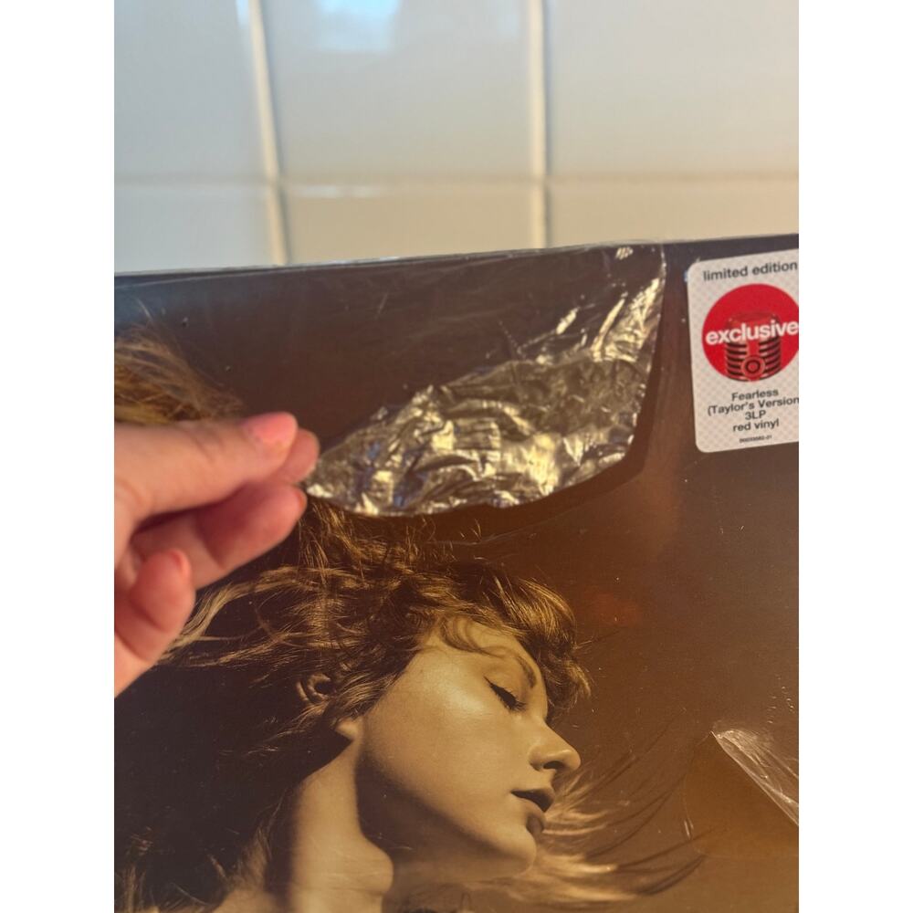 Taylor Swift NWT | Fearless Taylor's Version exclusive red 3LP vinyl records TV - Picture 3 of 8